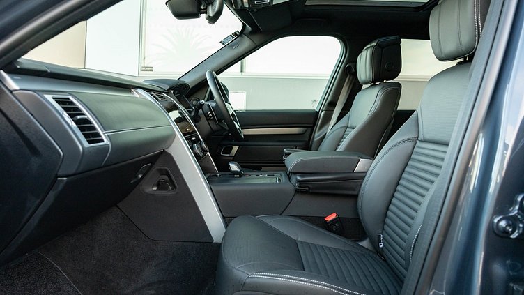 2026 Approved Land Rover Discovery Varesine Blue D350 Dynamic HSE