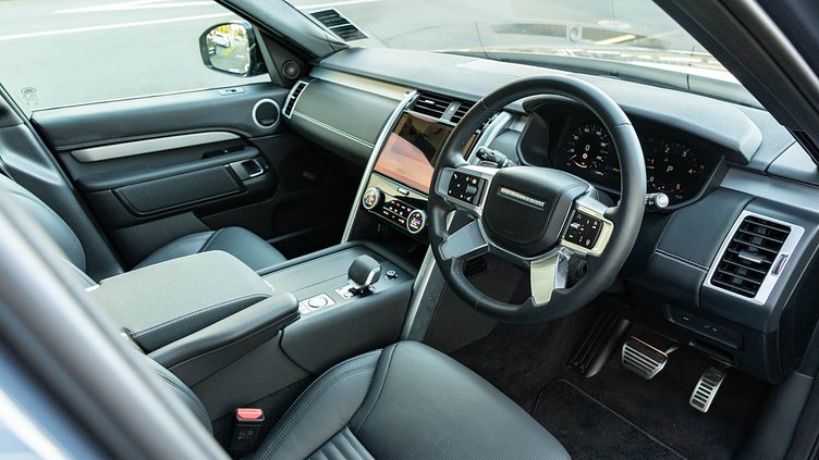 2026 Approved Land Rover Discovery Varesine Blue D350 Dynamic HSE
