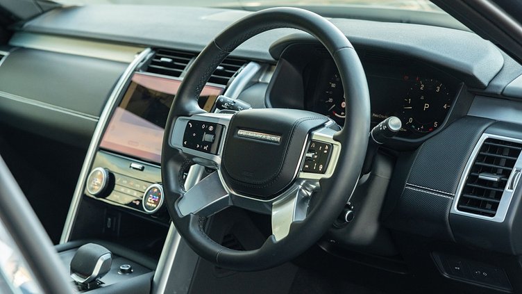 2026 Approved Land Rover Discovery Varesine Blue D350 Dynamic HSE