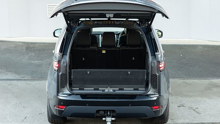 2026 Approved Land Rover Discovery Varesine Blue D350 Dynamic HSE