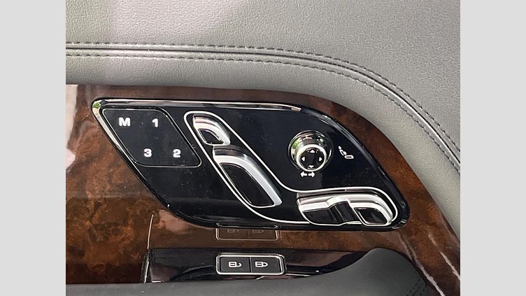 2021 認定中古車 Land Rover Range Rover サントリーニブラック 3.0リッターV6 258PS ディーゼル スタンダードホイールベース VOGUE