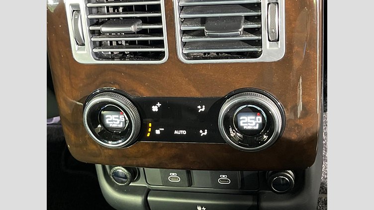 2021 認定中古車 Land Rover Range Rover サントリーニブラック 3.0リッターV6 258PS ディーゼル スタンダードホイールベース VOGUE