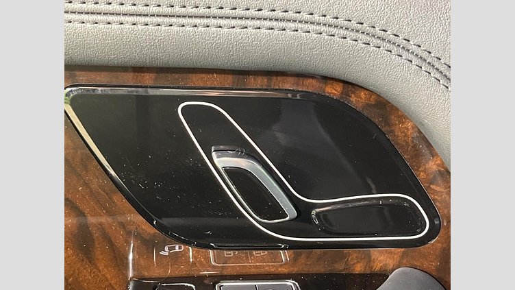 2021 認定中古車 Land Rover Range Rover サントリーニブラック 3.0リッターV6 258PS ディーゼル スタンダードホイールベース VOGUE