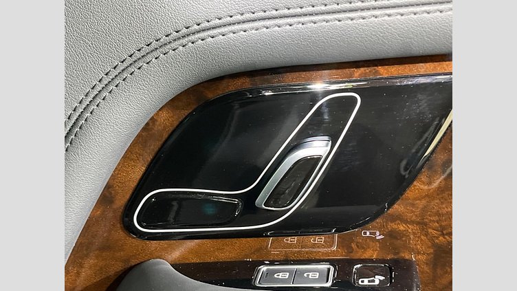 2021 認定中古車 Land Rover Range Rover サントリーニブラック 3.0リッターV6 258PS ディーゼル スタンダードホイールベース VOGUE