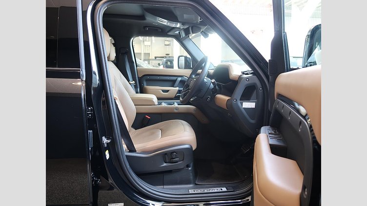 2025 認定中古車 Land Rover Defender 110 サントリーニブラック D350 ディーゼルマイルドハイブリッド X-Dynamic HSE