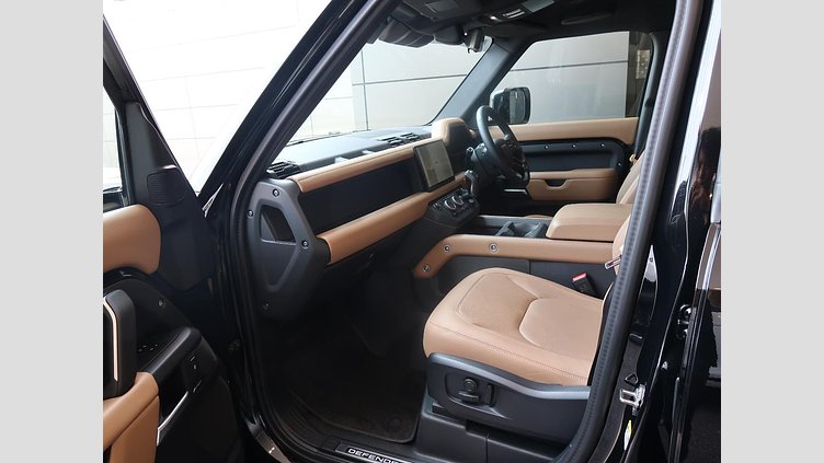 2025 認定中古車 Land Rover Defender 110 サントリーニブラック D350 ディーゼルマイルドハイブリッド X-Dynamic HSE