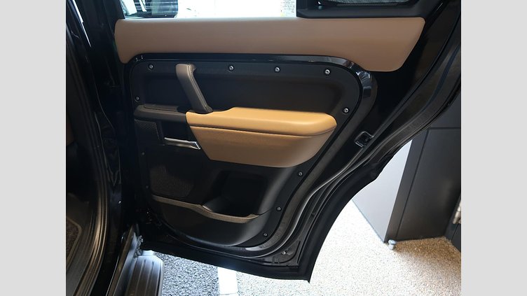 2025 認定中古車 Land Rover Defender 110 サントリーニブラック D350 ディーゼルマイルドハイブリッド X-Dynamic HSE