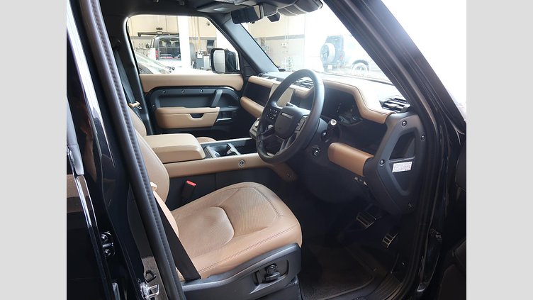 2025 認定中古車 Land Rover Defender 110 サントリーニブラック D350 ディーゼルマイルドハイブリッド X-Dynamic HSE