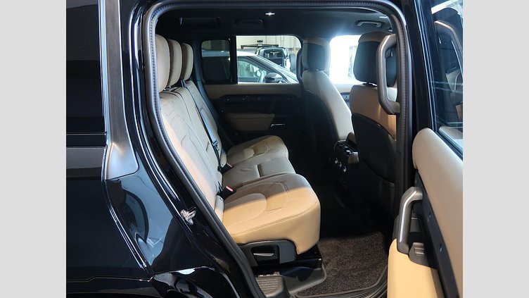 2025 認定中古車 Land Rover Defender 110 サントリーニブラック D350 ディーゼルマイルドハイブリッド X-Dynamic HSE