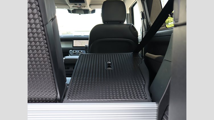 2023 認定中古車 Land Rover Defender 90 サントリーニブラック P300 AWD（AT） XS EDITION