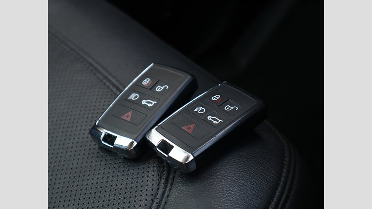 2023 認定中古車 Land Rover Defender 90 サントリーニブラック P300 AWD（AT） XS EDITION