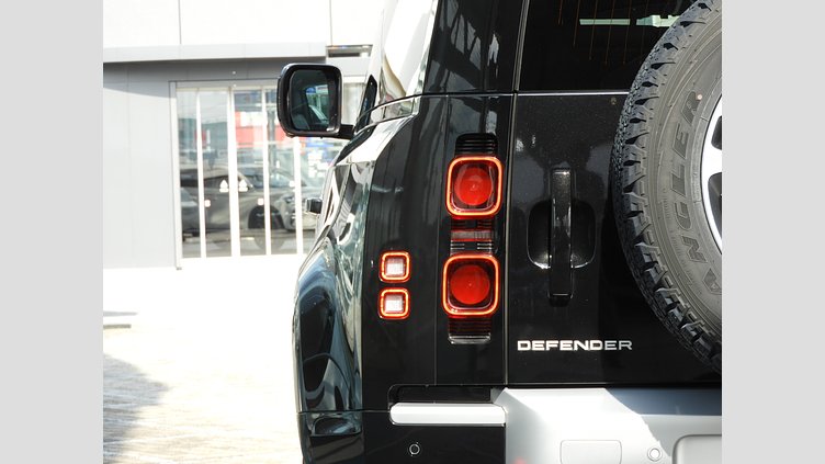 2023 認定中古車 Land Rover Defender 90 サントリーニブラック P300 AWD（AT） XS EDITION