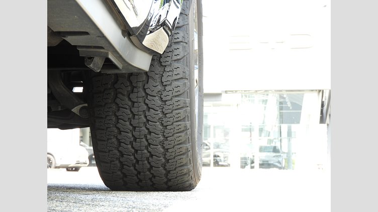 2023 認定中古車 Land Rover Defender 90 サントリーニブラック P300 AWD（AT） XS EDITION