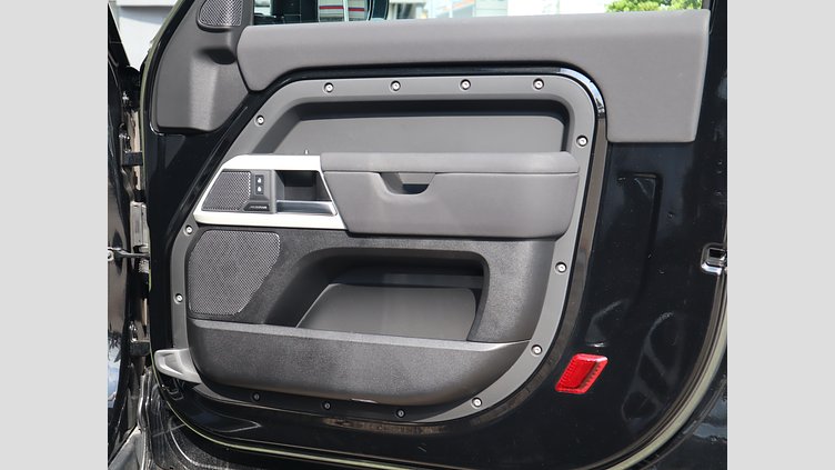 2023 認定中古車 Land Rover Defender 90 サントリーニブラック P300 AWD（AT） XS EDITION