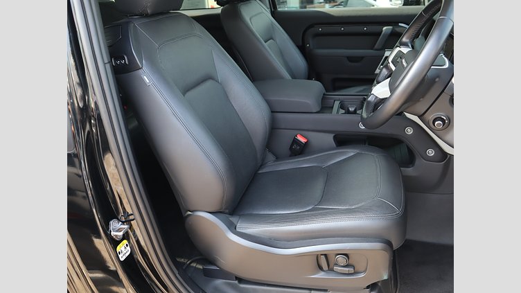 2023 認定中古車 Land Rover Defender 90 サントリーニブラック P300 AWD（AT） XS EDITION