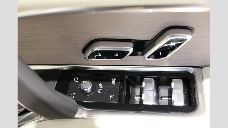 2024 認定中古車 Land Rover Range Rover オストゥーニパールホワイト P550 AWD PHEV（AT） スタンダードホイールベース Autobiography