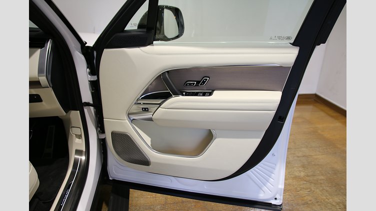 2024 認定中古車 Land Rover Range Rover オストゥーニパールホワイト P550 AWD PHEV（AT） スタンダードホイールベース Autobiography