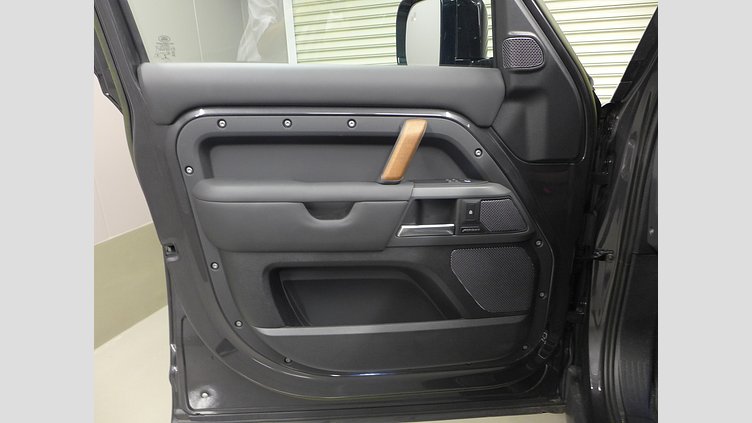 2022 認定中古車 Land Rover Defender 110 カルパチアングレイ D300 AWD（AT） X-DYNAMIC SE
