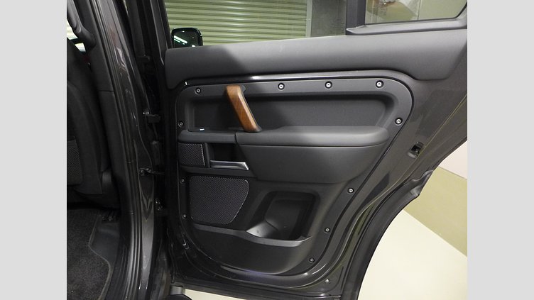 2022 認定中古車 Land Rover Defender 110 カルパチアングレイ D300 AWD（AT） X-DYNAMIC SE