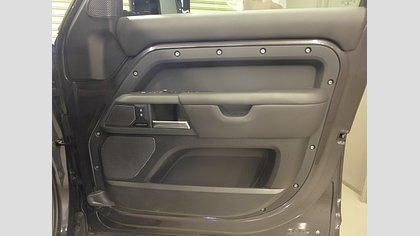 Defender 110 17