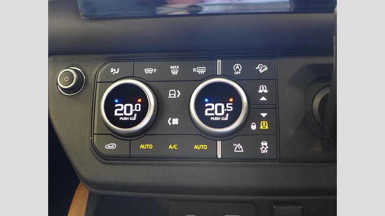 2022 認定中古車 Land Rover Defender 110 カルパチアングレイ D300 AWD（AT） X-DYNAMIC SE