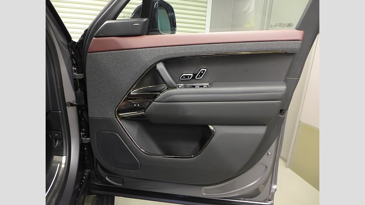 2023 認定中古車 Land Rover Range Rover Sport アイガーグレイ 3.0リッター6気筒300PSターボチャージドディーゼルMHEV（オートマチック） AUTOBIOGRAPHY