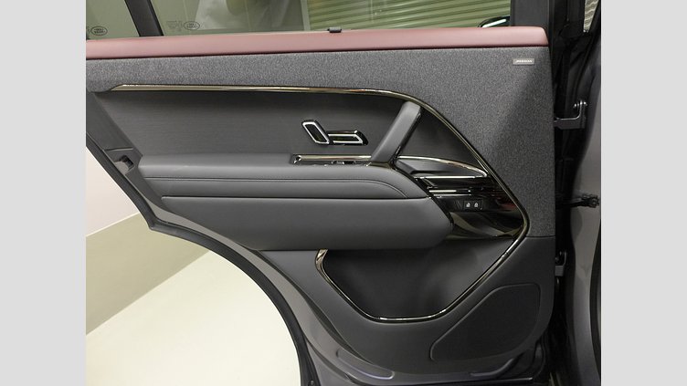 2023 認定中古車 Land Rover Range Rover Sport アイガーグレイ 3.0リッター6気筒300PSターボチャージドディーゼルMHEV（オートマチック） AUTOBIOGRAPHY