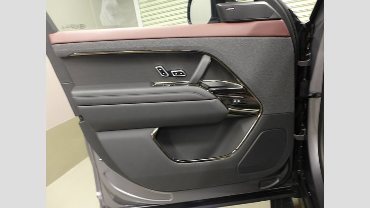 2023 認定中古車 Land Rover Range Rover Sport アイガーグレイ 3.0リッター6気筒300PSターボチャージドディーゼルMHEV（オートマチック） AUTOBIOGRAPHY