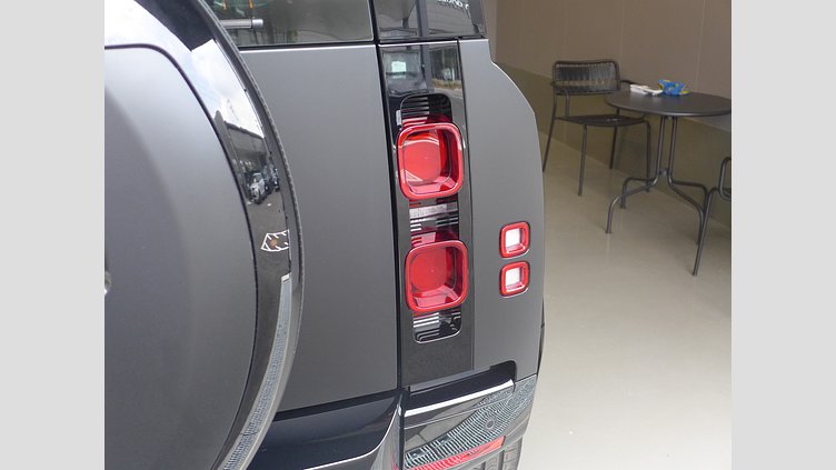 2024 認定中古車 Land Rover Defender 110 サントリーニブラック D350 ディーゼルマイルドハイブリッド X-Dynamic HSE