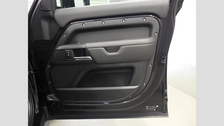 2024 認定中古車 Land Rover Defender 110 サントリーニブラック D350 ディーゼルマイルドハイブリッド X-Dynamic HSE