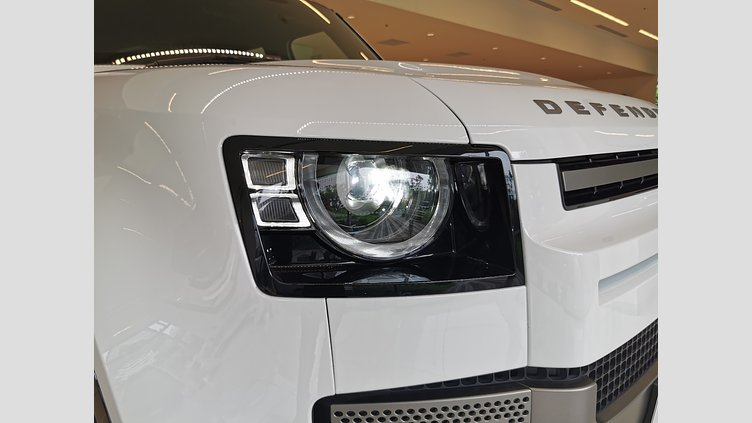 2025 認定中古車 Land Rover Defender 110 フジホワイト D350 ディーゼルマイルドハイブリッド X-Dynamic SE