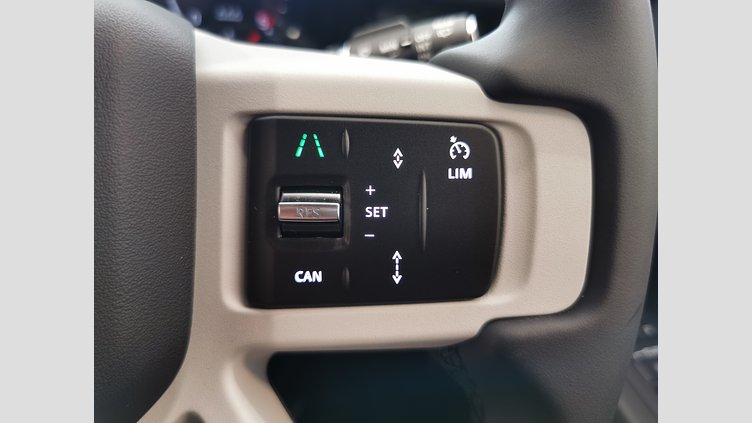 2025 認定中古車 Land Rover Defender 110 フジホワイト D350 ディーゼルマイルドハイブリッド X-Dynamic SE