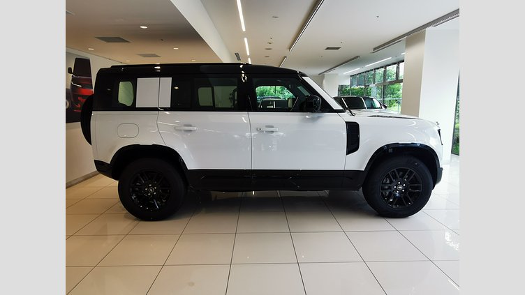 2025 認定中古車 Land Rover Defender 110 フジホワイト D350 ディーゼルマイルドハイブリッド X-Dynamic SE