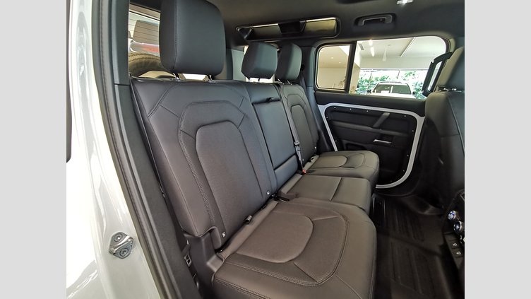 2025 認定中古車 Land Rover Defender 110 フジホワイト D350 ディーゼルマイルドハイブリッド X-Dynamic SE
