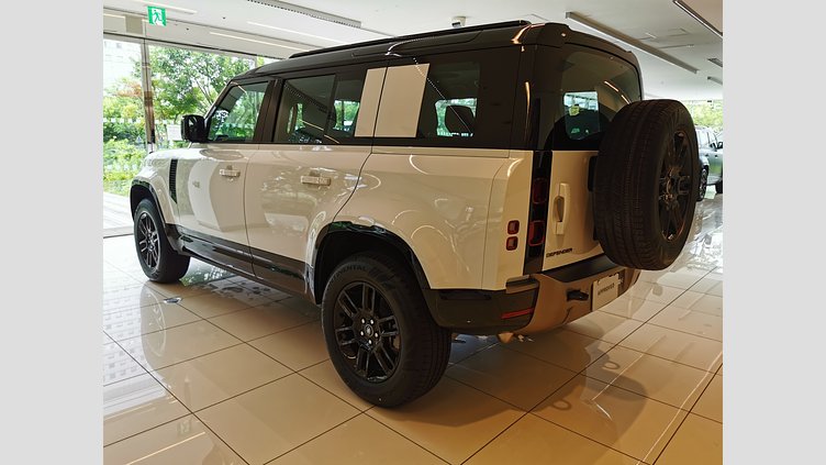 2025 認定中古車 Land Rover Defender 110 フジホワイト D350 ディーゼルマイルドハイブリッド X-Dynamic SE
