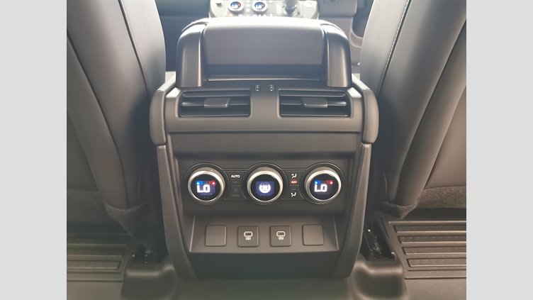 2025 認定中古車 Land Rover Defender 110 フジホワイト D350 ディーゼルマイルドハイブリッド X-Dynamic SE