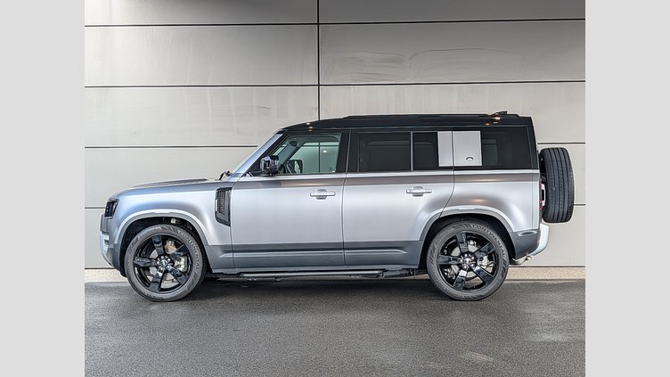 2023 認定中古車 Land Rover Defender 110 アイガーグレイ P300 AWD（AT） SE