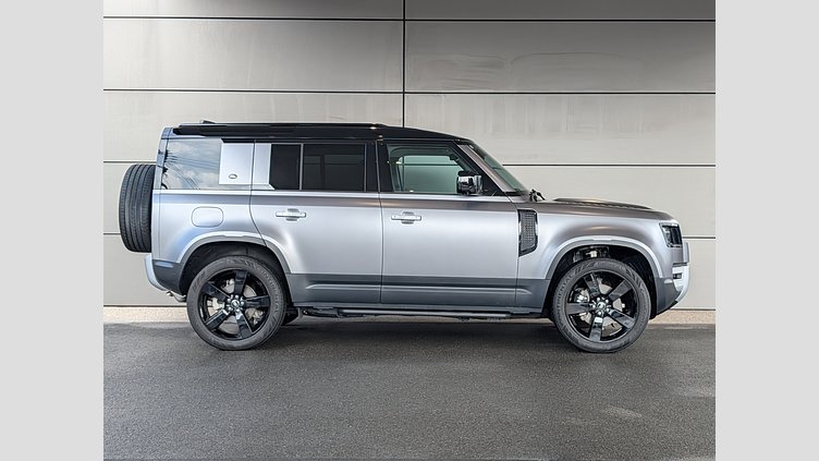 2023 認定中古車 Land Rover Defender 110 アイガーグレイ P300 AWD（AT） SE