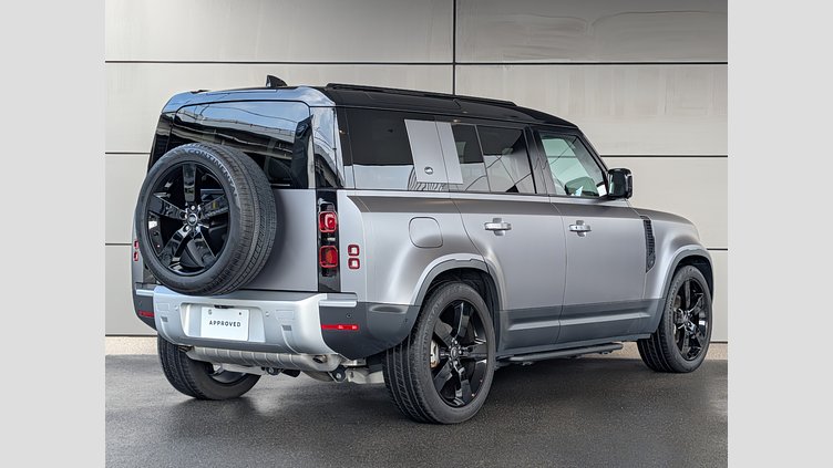 2023 認定中古車 Land Rover Defender 110 アイガーグレイ P300 AWD（AT） SE