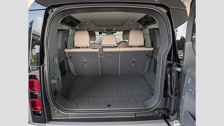 2023 認定中古車 Land Rover Defender 110 アイガーグレイ P300 AWD（AT） SE