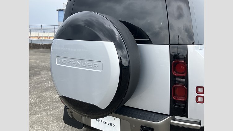 2023 認定中古車 Land Rover Defender 110 Hakuba Silver 3.0 litre i6D​ X-DYNAMIC HSE D300