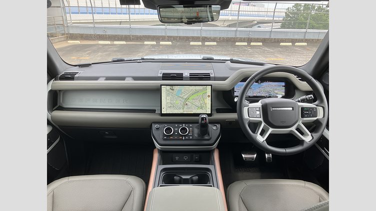 2023 認定中古車 Land Rover Defender 110 Hakuba Silver 3.0 litre i6D​ X-DYNAMIC HSE D300