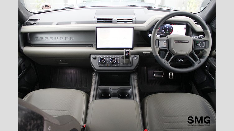 2025 Approved Land Rover Defender OCTA Faroe Green 法羅群島綠 6D Dynamics hydraulic suspension for active roll and pitch control. EDITION ONE