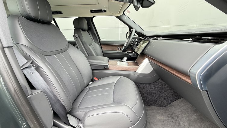 2025 認證中古車 Land Rover Range Rover (1DV) Belgravia Green 貝爾格拉維亞綠 P400 汽油 (輕油電混合) 標準軸距 SE