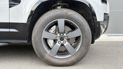 Defender 110 8