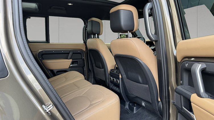 2025 Approved Land Rover Defender 110 Gondwana Stone P425 Benzyna X-Dynamic HSE