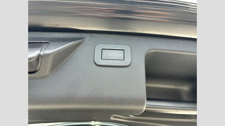 2024 認定中古車 Land Rover Discovery Sport サントリーニブラック プラグインハイブリッド（ガソリン） 標準ホイール Dynamic HSE
