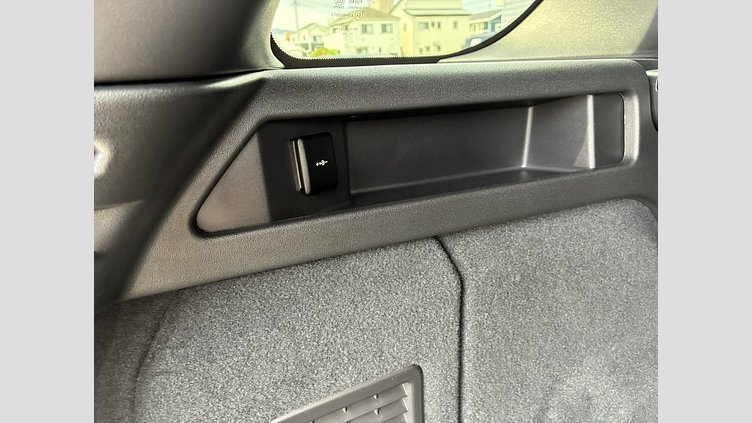 2024 認定中古車 Land Rover Discovery Sport サントリーニブラック プラグインハイブリッド（ガソリン） 標準ホイール Dynamic HSE