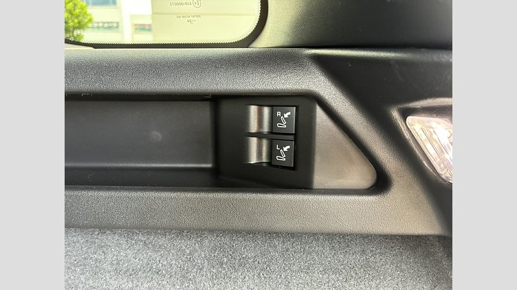 2024 認定中古車 Land Rover Discovery Sport サントリーニブラック プラグインハイブリッド（ガソリン） 標準ホイール Dynamic HSE