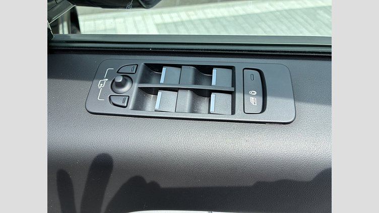2024 認定中古車 Land Rover Discovery Sport サントリーニブラック プラグインハイブリッド（ガソリン） 標準ホイール Dynamic HSE